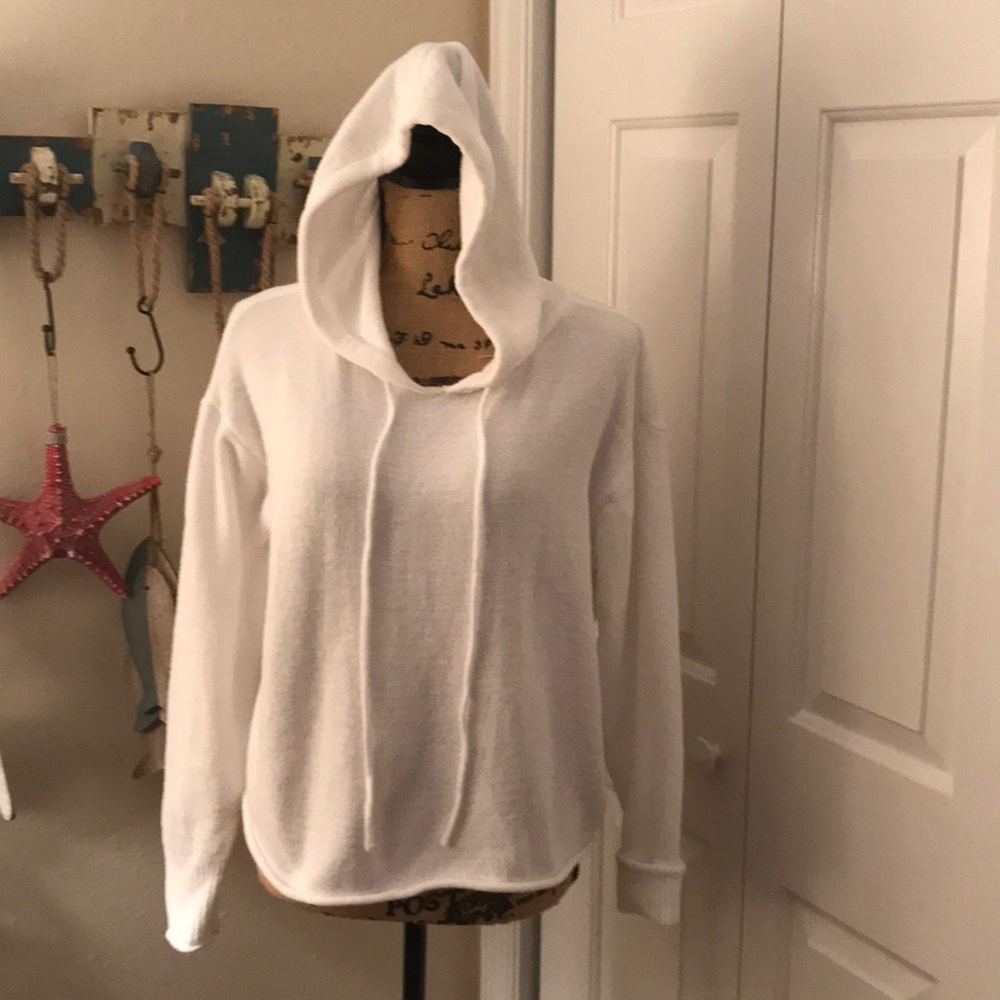 Sweater new without tags never worn ❤️